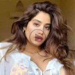 Janhvi Kapoor Oops moment: Video of Janhvi Kapoor became a victim of Oops moment dress malfunction in front of the camera