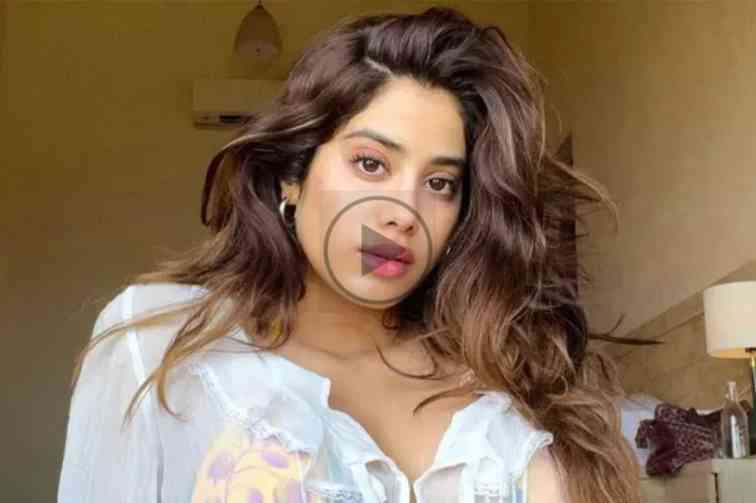 Janhvi Kapoor Oops moment: Video of Janhvi Kapoor became a victim of Oops moment dress malfunction in front of the camera